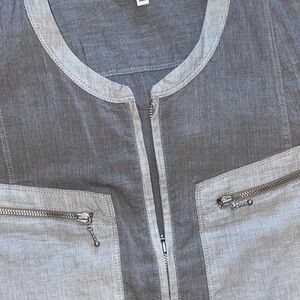 Trendy Gray Zip-Up Blouse